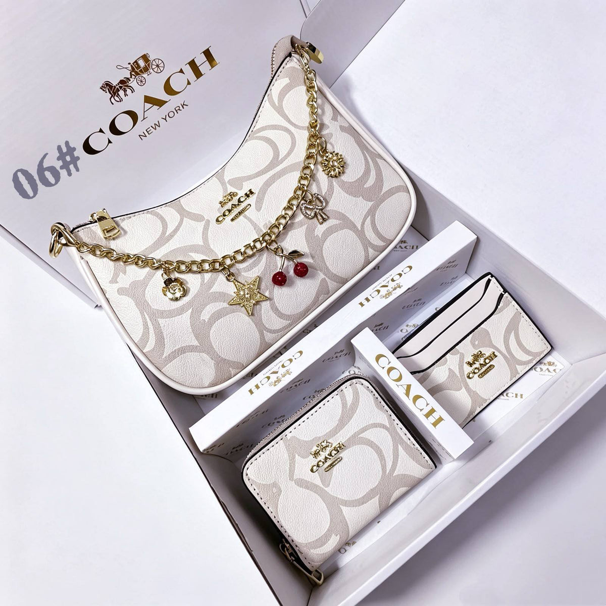 Coach Full Set
3 in1

With Box 

125 dhs 

Zain250
♥️♥️♥️