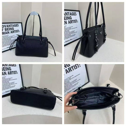 PRADA 
115 dhs✅
Size 34 cm 

Zain161
♥️♥️♥️