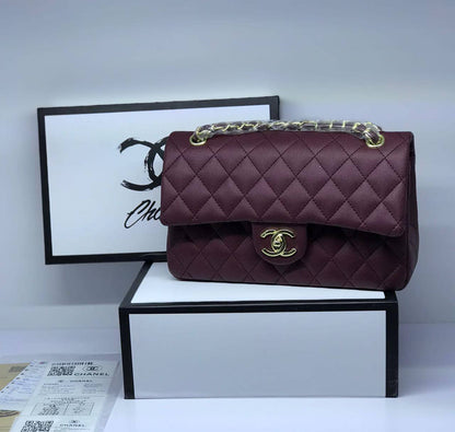Chanel 

115 dhs❣️

With box 📦 
🎁🎁🎁

Size 25 cm. 

Zain175
♥️♥️♥️