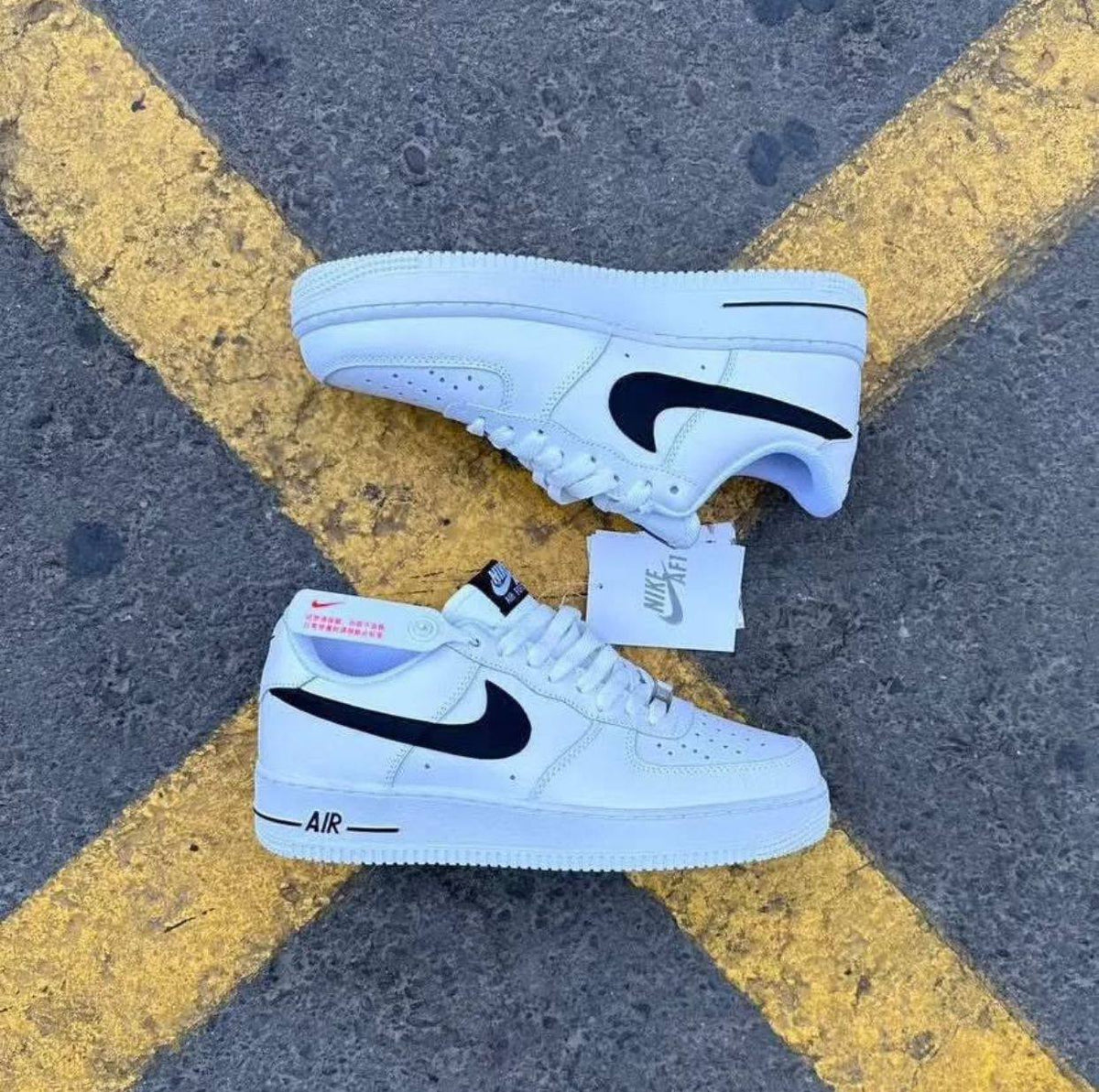 Airforce 1 ‘black and white’🖤🤍
36-45 AVAILABLE 
135 dhs🇦🇪🇦🇪

Zain242
♥️♥️♥️