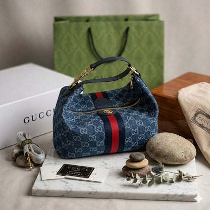 GUCCI Vanity Top Handle Bag
With the Green and Red Web stripe
With long Belt Strap
Gold Hardware
With BOX
Size: 27 cm

110 dhs🇦🇪🇦🇪

Zain239
♥️♥️♥️