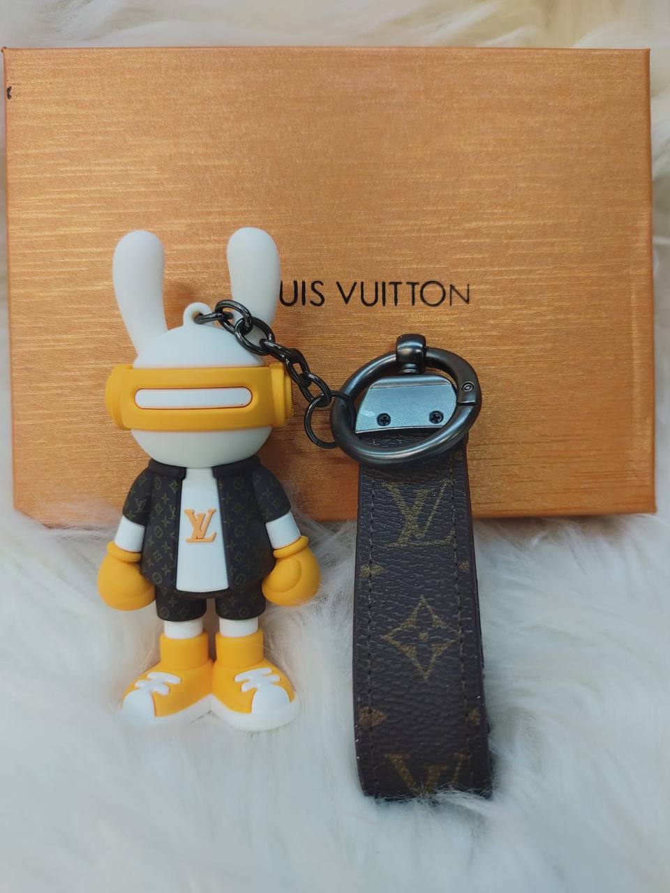 LV key holders & bags charm accessories
All sizes price 
55 dhs✅

Zain88
♥️♥️♥️