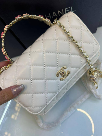 CHANEL
100 dhs🪙🌨️

with box
🎁🎁🎁

Zain90
♥️♥️♥️
