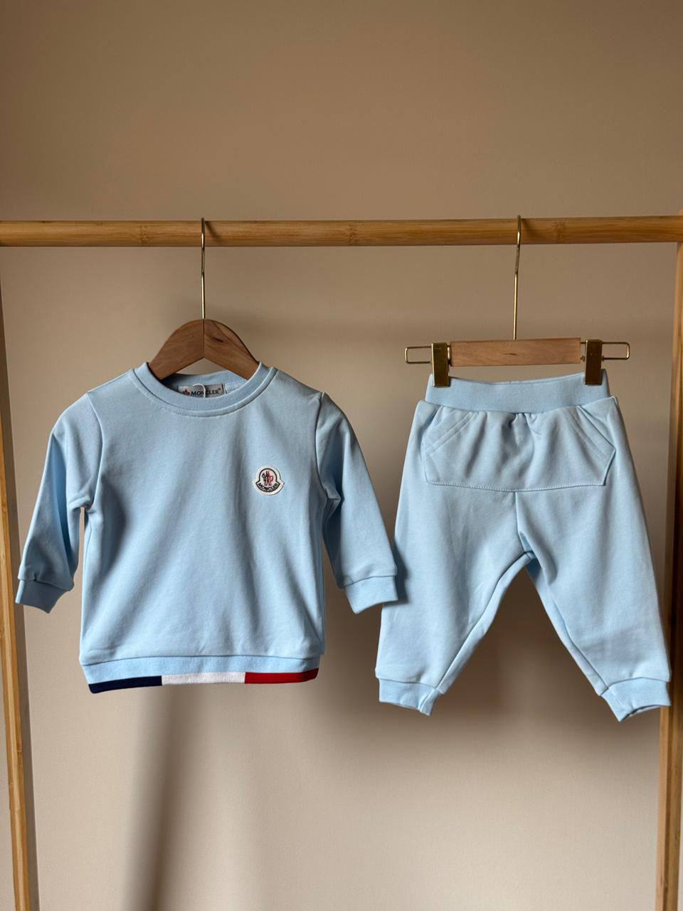 *New collection*
*Brand:MONCLER🔥*
*Super master quality 😍*
*Size:6 months/3 years 
280 dhs🪙🌨️

Zain261
♥️♥️♥️