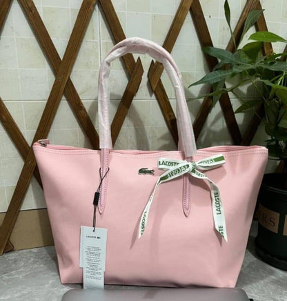 Lacoste
45 dhs🪙🖤
size 43×28×12cm

Zain42
♥️♥️♥️