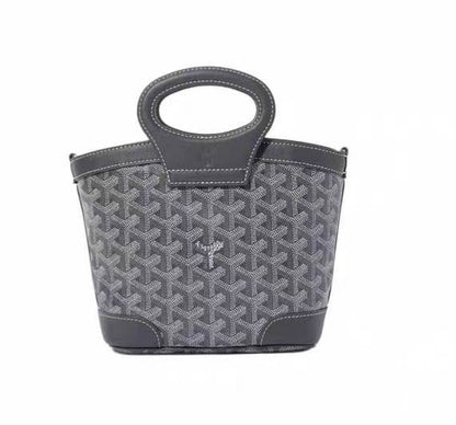 Goyard 
120 dhs✅

Zain235
♥️♥️♥️