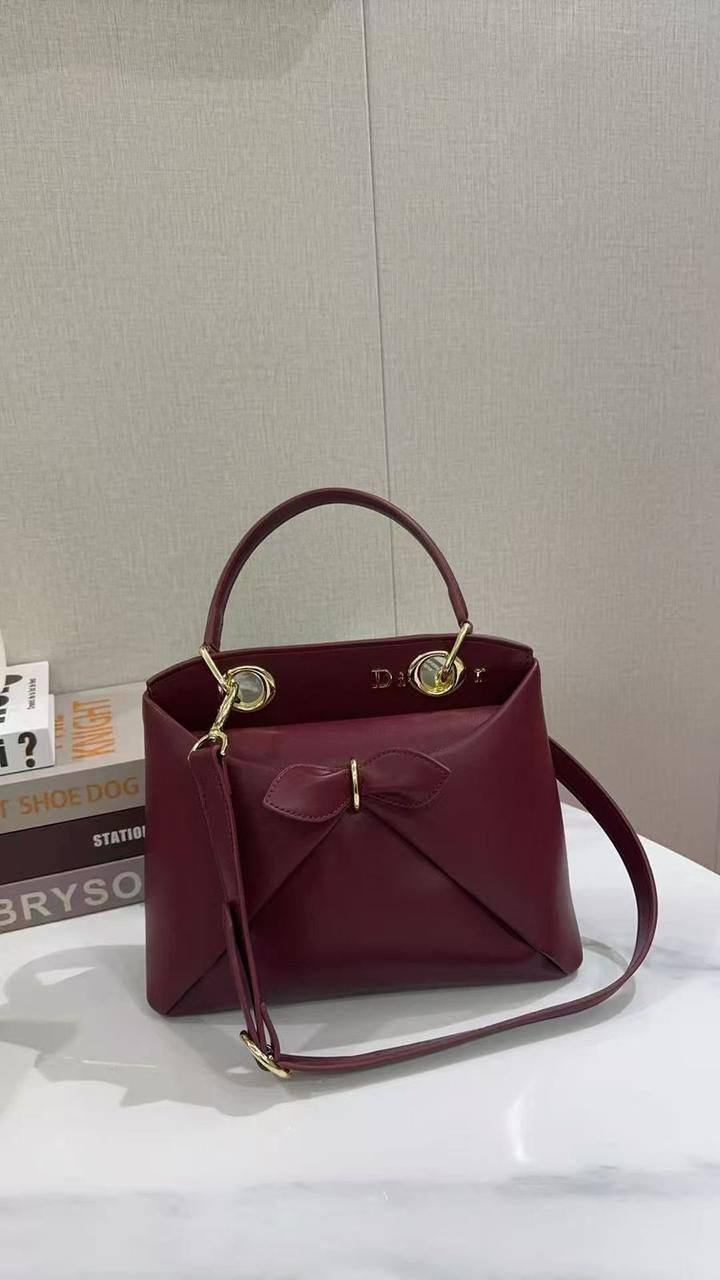 Dior  
110 dhs✅
Good quality 

Zain253
♥️♥️♥️