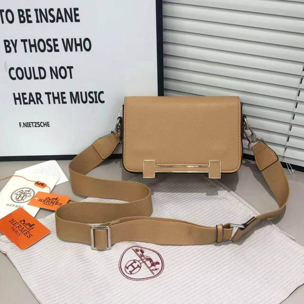 Hermes
withbox 
110 dhs🇦🇪🇦🇪

Zain143
♥️♥️♥️