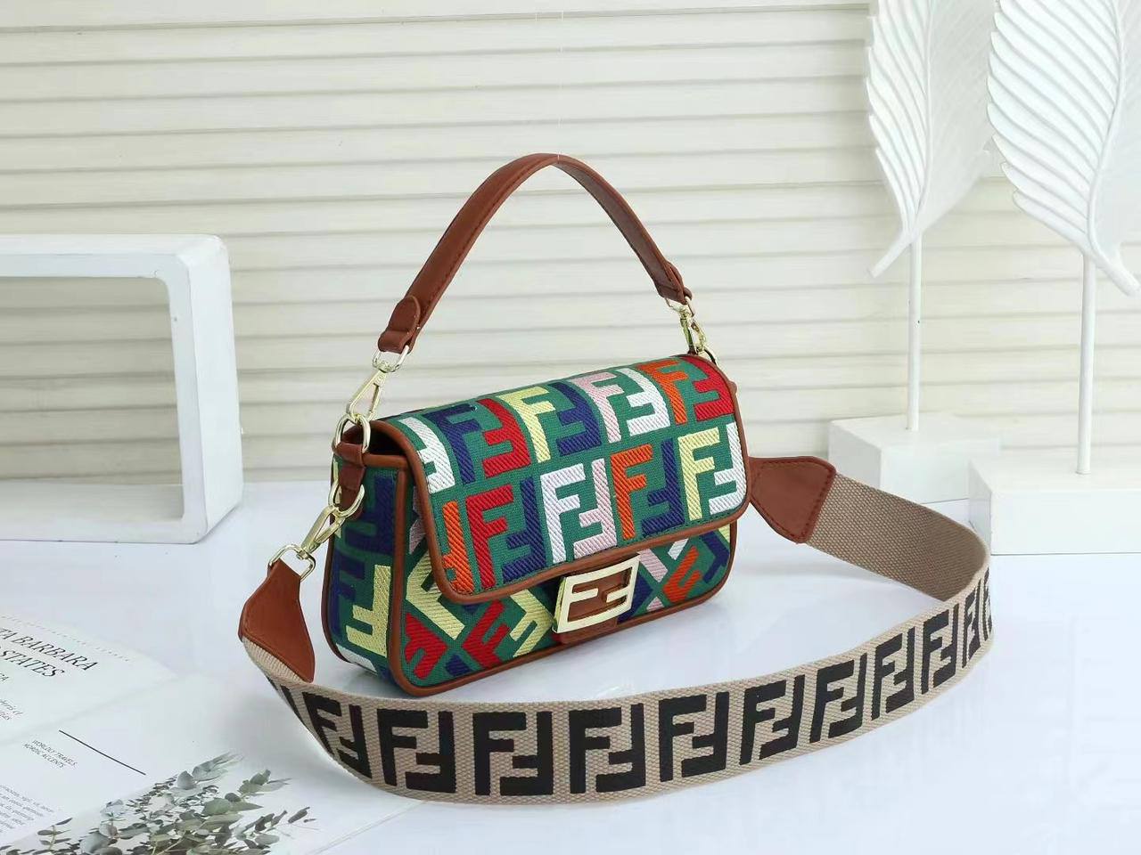 Fendi
120 dhs💛
with box
size 25cm
High quality

Zain26
♥️♥️♥️