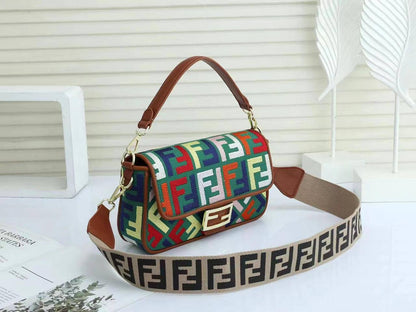 Fendi
120 dhs💛
with box
size 25cm
High quality

Zain26
♥️♥️♥️