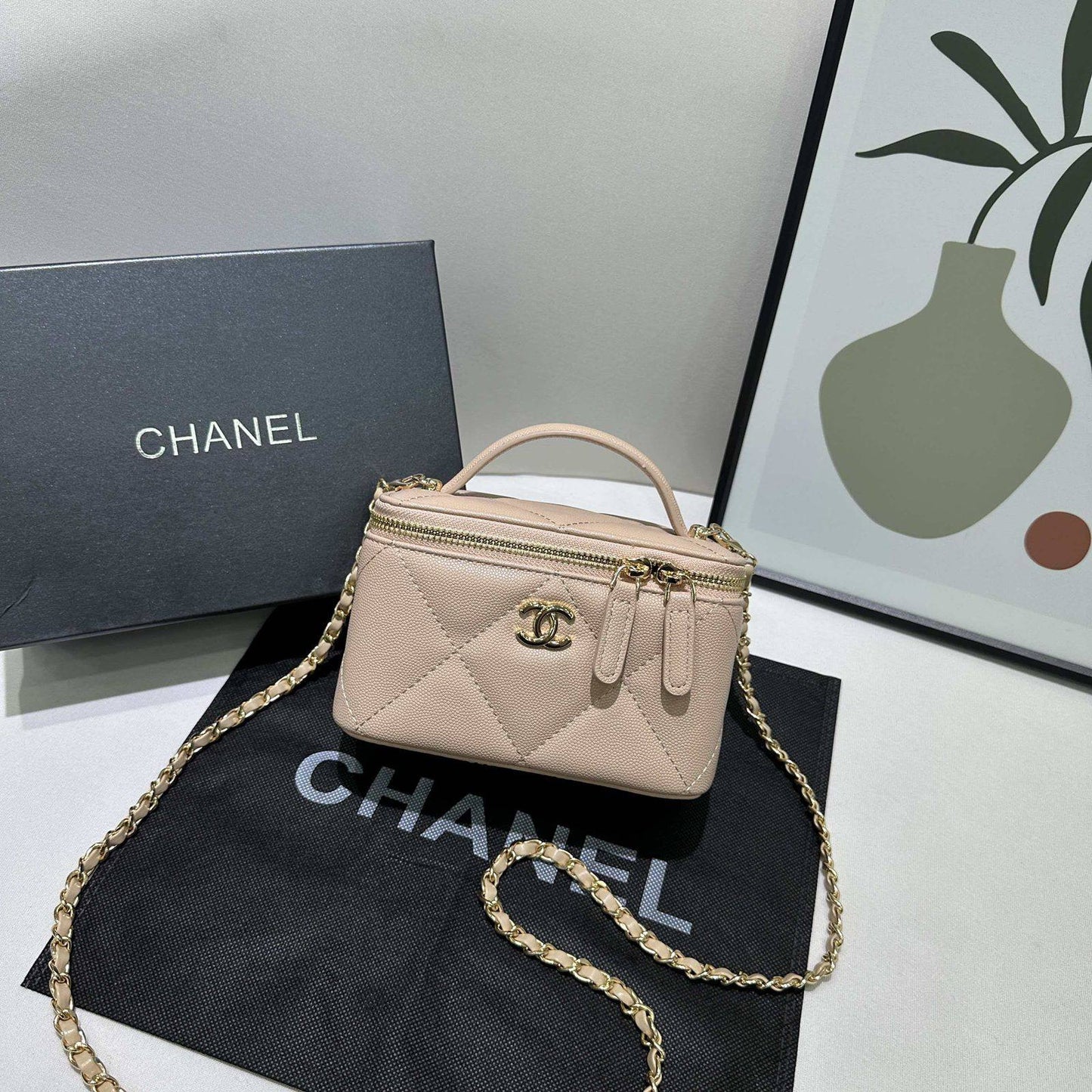 Chanel
withbox 
🎁🎁🎁

95 dhs❣️

Zain143
♥️♥️♥️