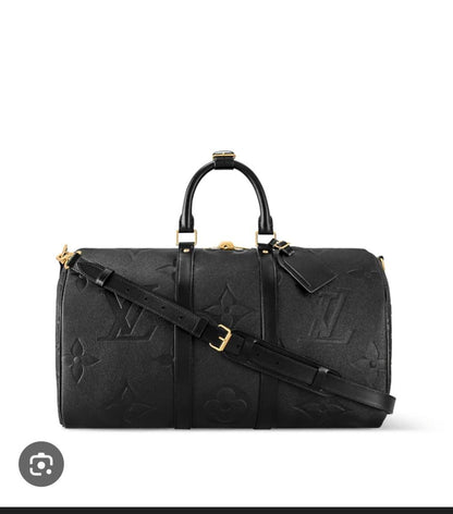 LV
Travel Bags
55cm 
120 dhs✅

Zain143
♥️♥️♥️