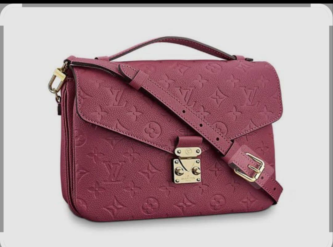LV
105 dhs❤️

Zain143
♥️♥️♥️