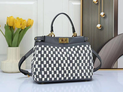 Bags
95 dhs✅
high quality

Zain26
♥️♥️♥️