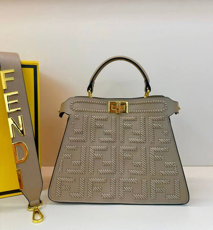 FENDI 

COPY ONE 
 WITH BOX 
🎁🎁🎁

180 dhs✅

Zain295
♥️♥️♥️