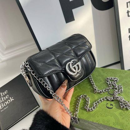 Gucci
18*11*6cm

With box
🎁🎁🎁

65 dhs🪙💕

Zain17
♥️♥️♥️