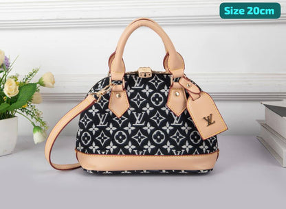 LV

Good quality 
with box 
115 dhs🇦🇪🇦🇪

Zain186
♥️♥️♥️