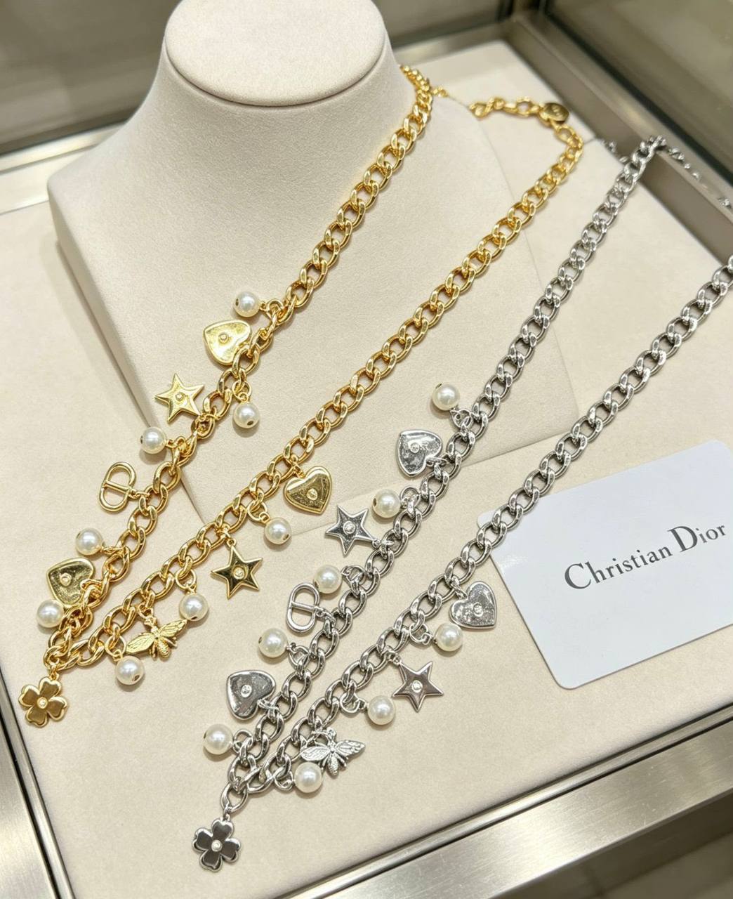 Dior  set 💎
Necklace 
Earrings 
Bracelet 
Master quality 💐

*170* AED normal box 📦

Zain48
♥️♥️