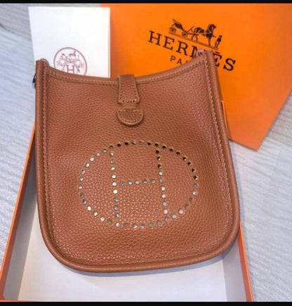 Hermes 

Good Quality 

With Box 
🎁🎁🎁

85 dhs❤️

Zain250
♥️♥️♥️
