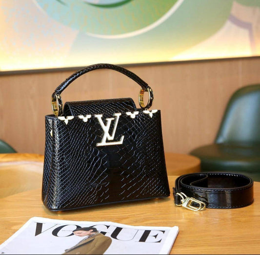 LV
120 dhs🪙🖤

with box
🎁🎁🎁

Zain90
♥️♥️♥️