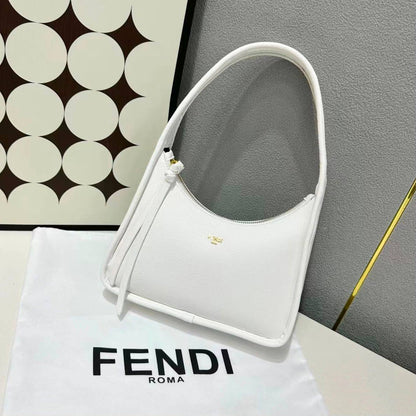 FENDI 
 GOOD QUALITY
WITH BOX 
95 dhs✅

Zain295
♥️♥️♥️