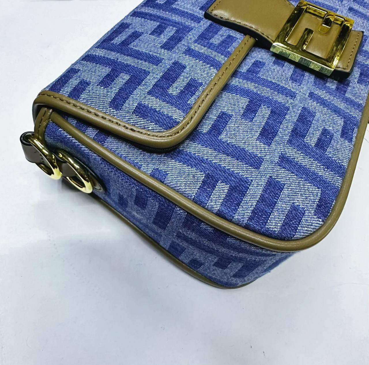 FENDI 
NEW CAME 
GOOD QUALITY 
100 dhs🇦🇪

Zain39
♥️♥️♥️