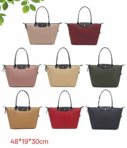 NEW CAME 
LONG CHAMP BAG
GOOD QUALITY 
60 dhs🇦🇪🇦🇪
SIZE :- *48*19*30cm

Zain40
♥️♥️♥️