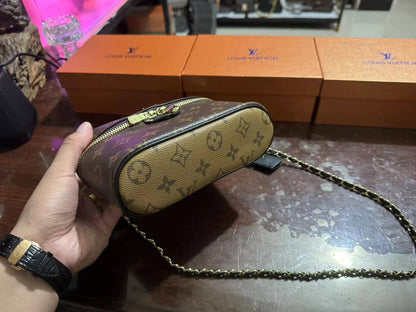 LV
New Model
90 dhs💓

with box🎁🎁🎁

Good Quality

Zain177
♥️♥️♥️