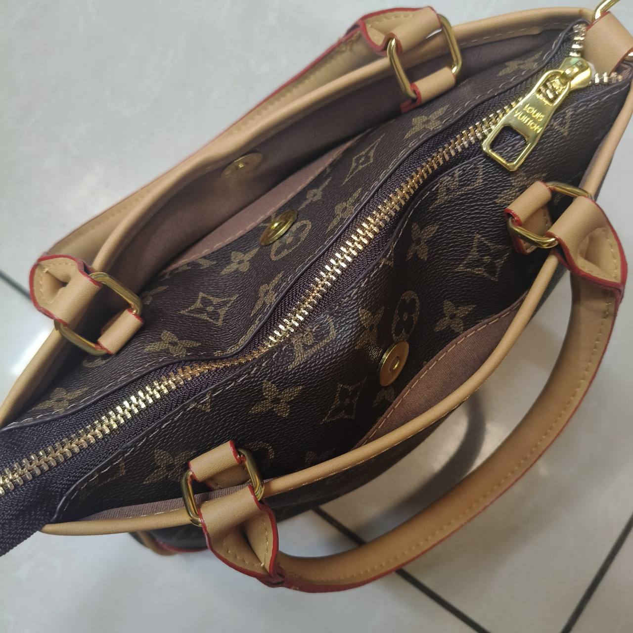 LV
ᴛʀɪᴀɴᴏɴ PM ᴍᴏɴᴏɢʀᴀᴍ
ᴡɪᴛʜ ʟᴏɴɢ ʙᴇʟᴛ sᴛʀᴀᴘ
ɢᴏʟᴅ ʜᴀʀᴅᴡᴀʀᴇ
sɪᴢᴇ : 27 cm

75 dhs✅

Zain31
♥️♥️♥️