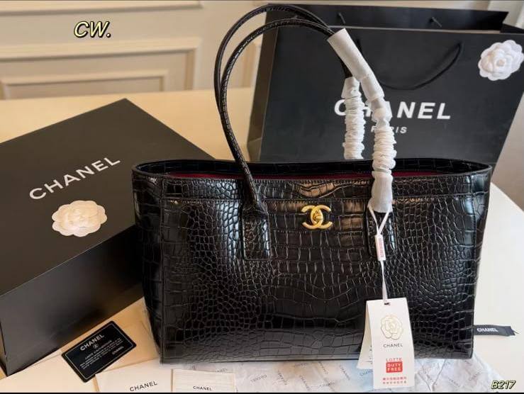 Chanel 26S  Shopping Bag Crocodile embossed calfskin
with gold hardware
Master quality 
39cm with box
330 dhs🇦🇪🇦🇪

Zain95
♥️♥️♥️