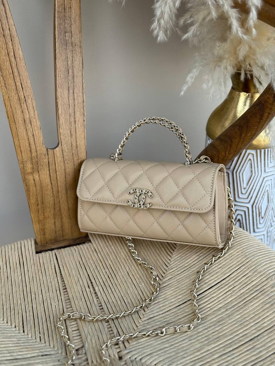CHANEL
15cm
340 dhs✅
18cm
360 dhs✅
Top quality 
With box🎁

Zain167
♥️♥️♥️