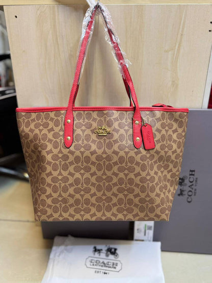 💗 Coach Tote
1️⃣ First quality +🎁
Size : 33 * 27 cm
85 dhs❤️
with box 🎁

Zain115
♥️♥️♥️