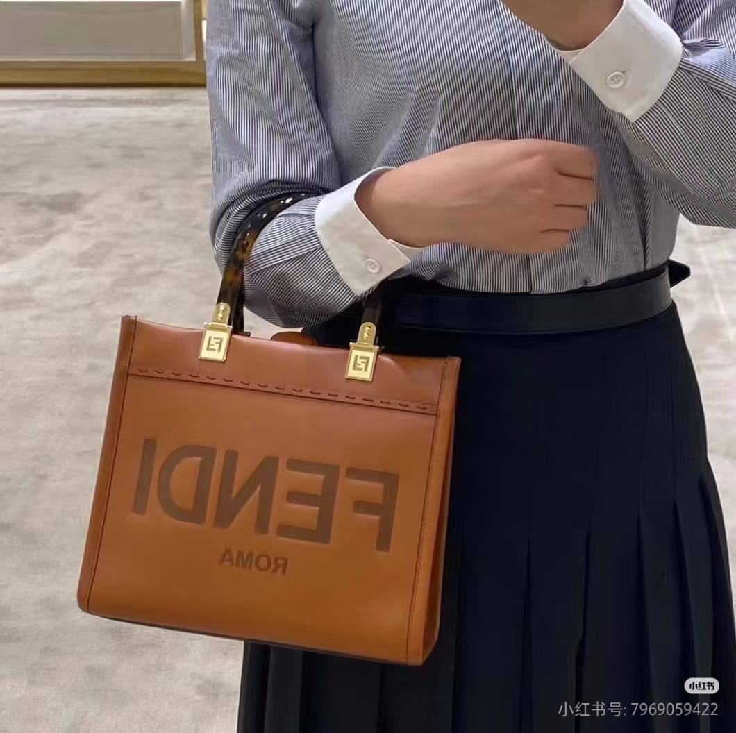 Mixed brands (bags)
Dior
Balenciaga
Lv
Valentino
Chanel
Gucci
Celine
Baguette
Miu Miu

120 dhs🇦🇪🇦🇪

Zain10
♥️♥️♥️