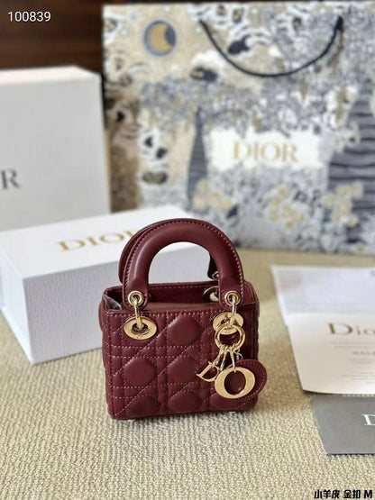 DIOR MICRO BAG 
Master✅✅
13CM 
230 dhs🇦🇪🇦🇪
WITH BOX 

Zain131
♥️♥️♥️