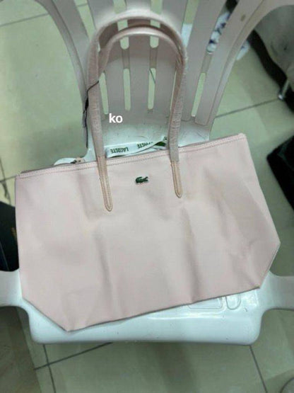 🌟 Alo Tote
1️⃣ First quality 
Size : 48 * 32 cm
65 dhs✅

Zain115
♥️♥️♥️