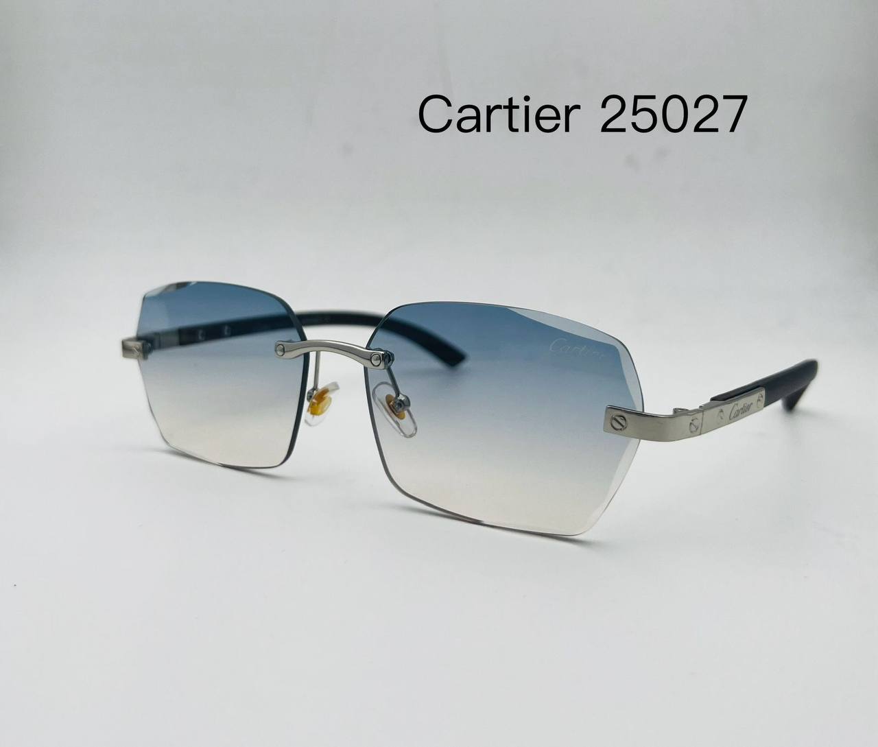Cartier💥*
Sunglasses 🕶️ 
good quality 💯
with normal box 
50 dhs✅

Zain273
♥️♥️♥️