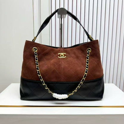 CHANEL
 COPY ONE
250 dhs✅
leather

Zain39
♥️♥️♥️