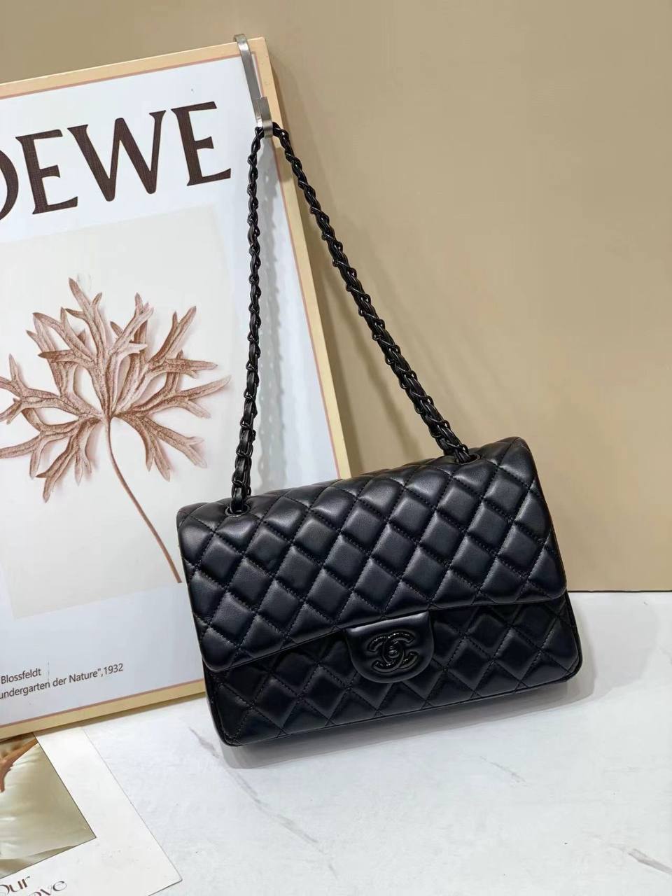 CHANEL
Best quality WITH BOX
120 dhs✅
size 26CM

Zain290
♥️♥️♥️
