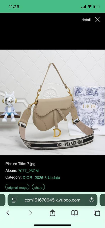 Dior 
Best quality with box’s 
120 dhs🇦🇪🇦🇪
size 25 Cm

Zain290
♥️♥️♥️