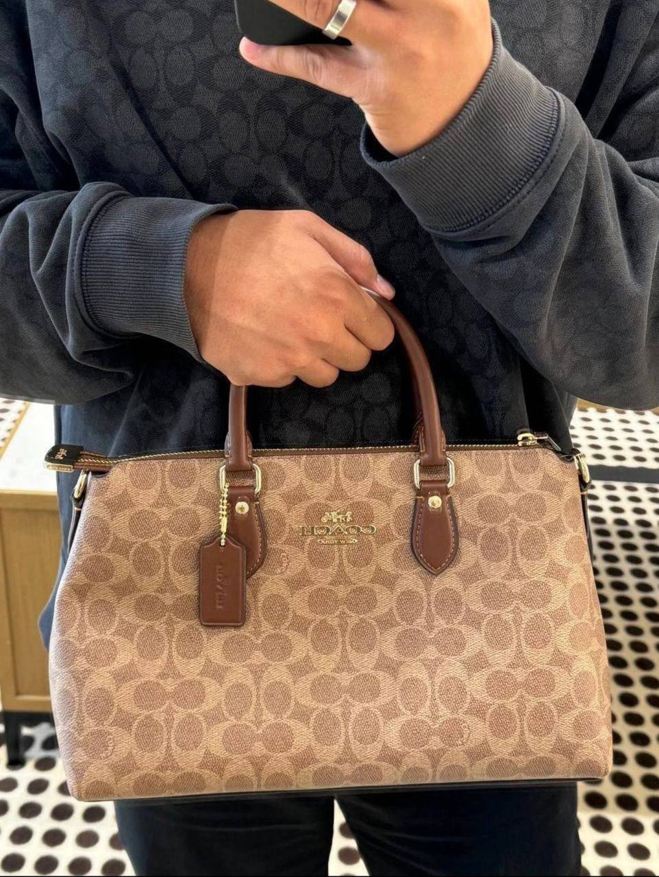 Coach
115 dhs✅
Good quality

Zain35
♥️♥️♥️