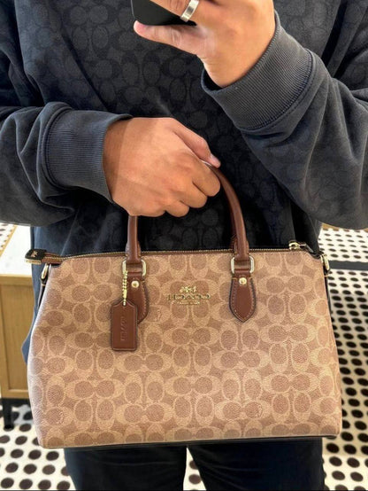 Coach
115 dhs✅
Good quality

Zain35
♥️♥️♥️