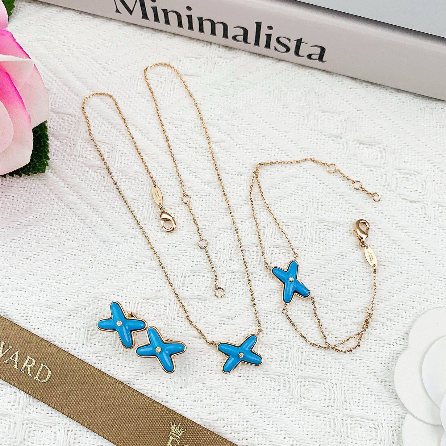 CHOUMET SET 
MASTER ✨💫
NECKLACE
BRACELET 
EARRING
160 DHS🇦🇪🇦🇪
WITH BOX AND PAPER BAG🛍️🎁

Zain89
❣️❣️❣️