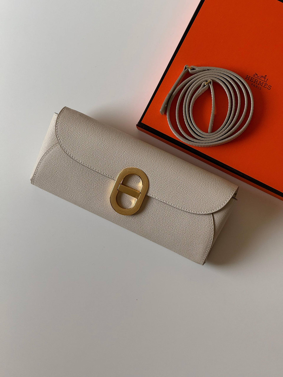Hermes 
clutch 

23cm 💕
Master quality😍
with box❤️
340 dhs🇦🇪🇦🇪

Zain52
♥️♥️♥️