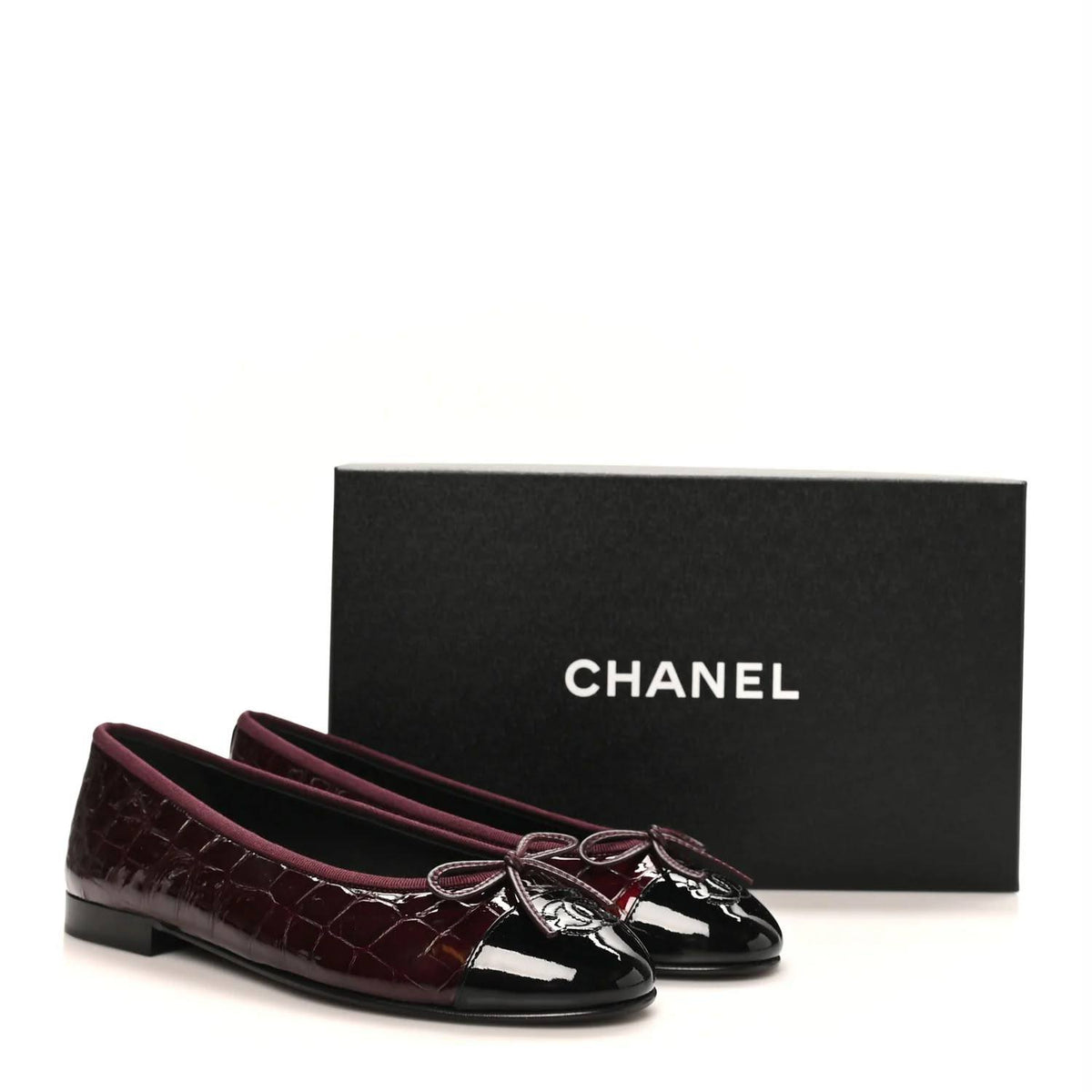 Chanel
Size 36-41 
Master quality 
350 dhs🇦🇪🇦🇪👌

Zain207
♥️♥️♥️