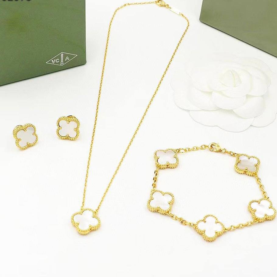 VCA SET 
NECKLACE 
BRACELET 
EARRINGS
150 DHS✅
 WITH BOX AND PAPER BAG🛍️🎁
SEPARATE

Zain89
♥️♥️♥️