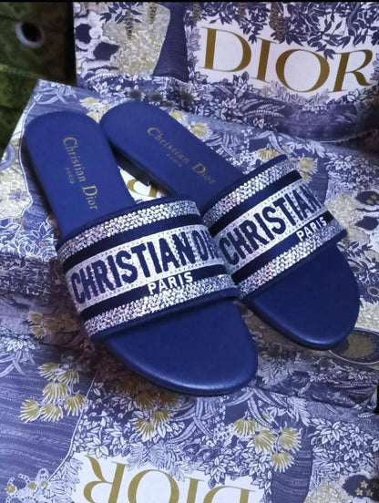 Dior
Black Size  36 to 42
Blue  Size 36 to 41
85 dhs🪙🌨️

Zain241
♥️♥️♥️