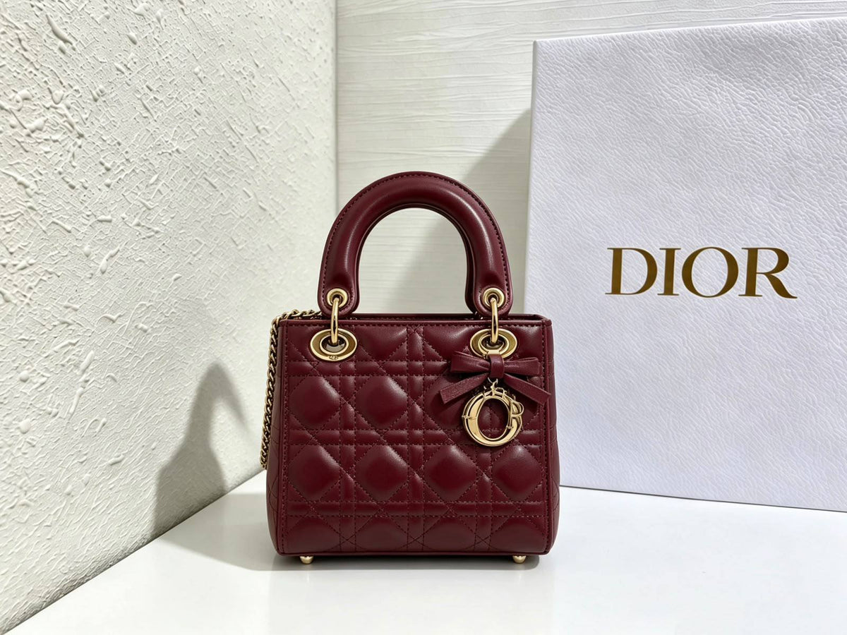 DIOR 

NEW CAME 

HIGH QUALITY 
WITH BOX 

125 dhs🇦🇪🇦🇪

Zain39
♥️♥️♥️