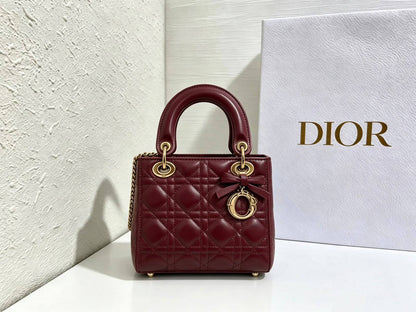 DIOR 

NEW CAME 

HIGH QUALITY 
WITH BOX 

125 dhs🇦🇪🇦🇪

Zain39
♥️♥️♥️
