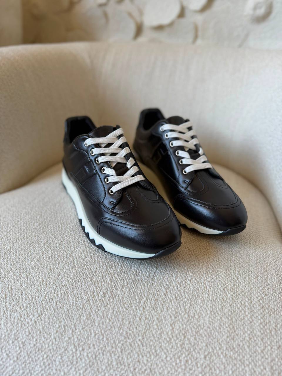 HERMES 🪼
*bouncing sneaker*
*TOP QUALITY*
*size: 40 to 46*
450 dhs✅

Zain185
♥️♥️♥️