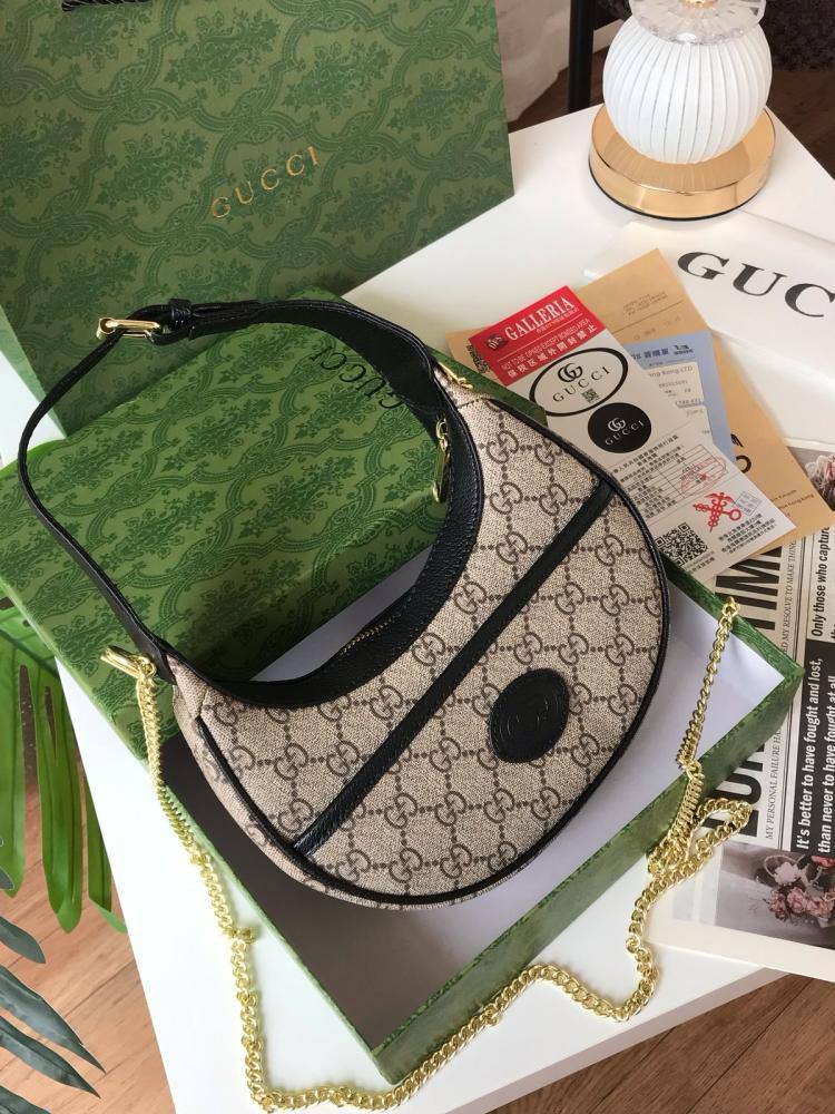 Gucci
95 dhs🇦🇪🇦🇪
with box

Zain26
♥️♥️♥️